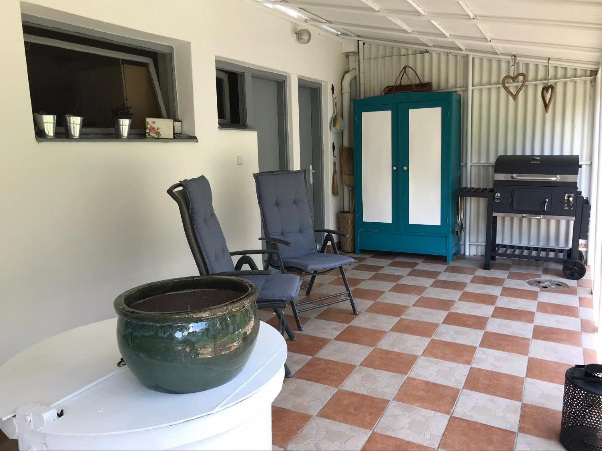 Retro Haz Guest House บาลาตอนส์ซาบาดี ภายนอก รูปภาพ